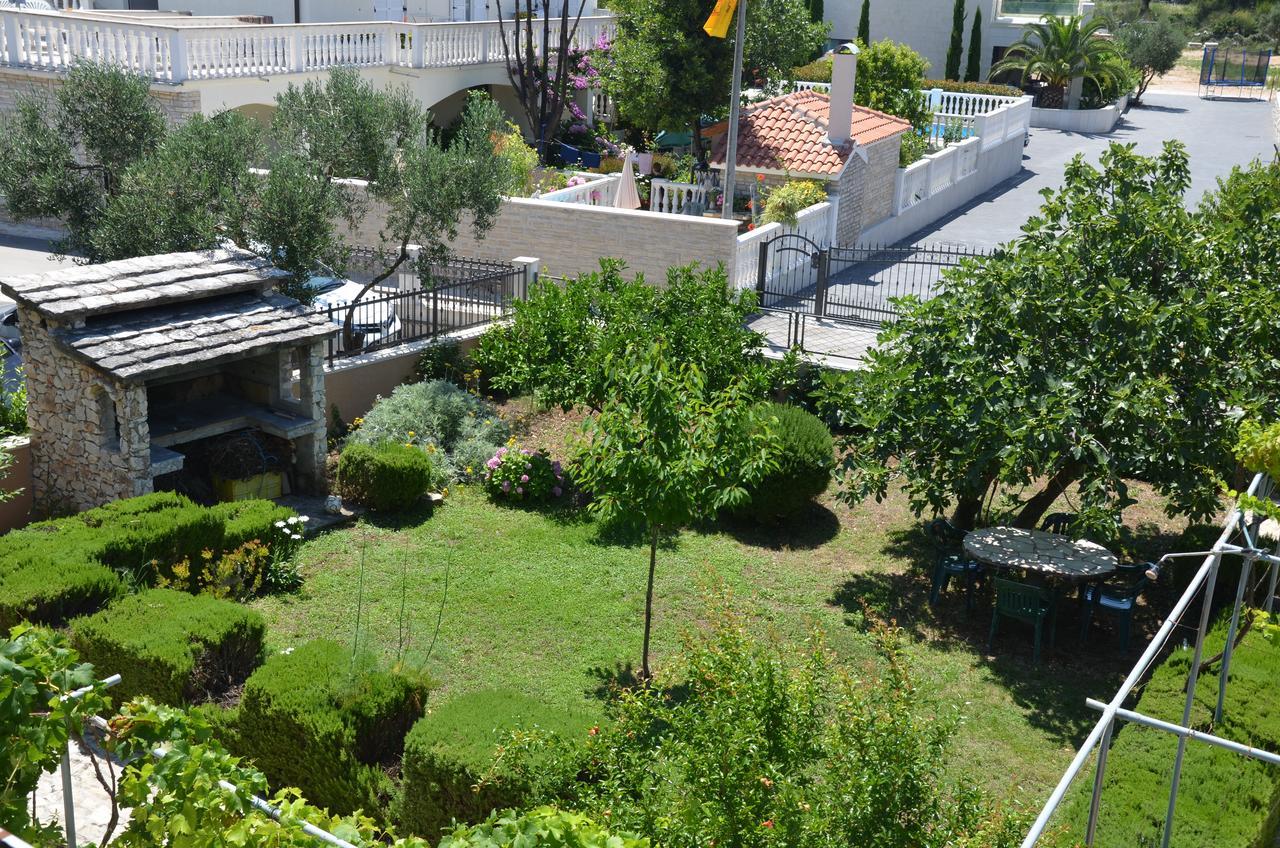 Apartments Dara 罗戈兹尼察 外观 照片
